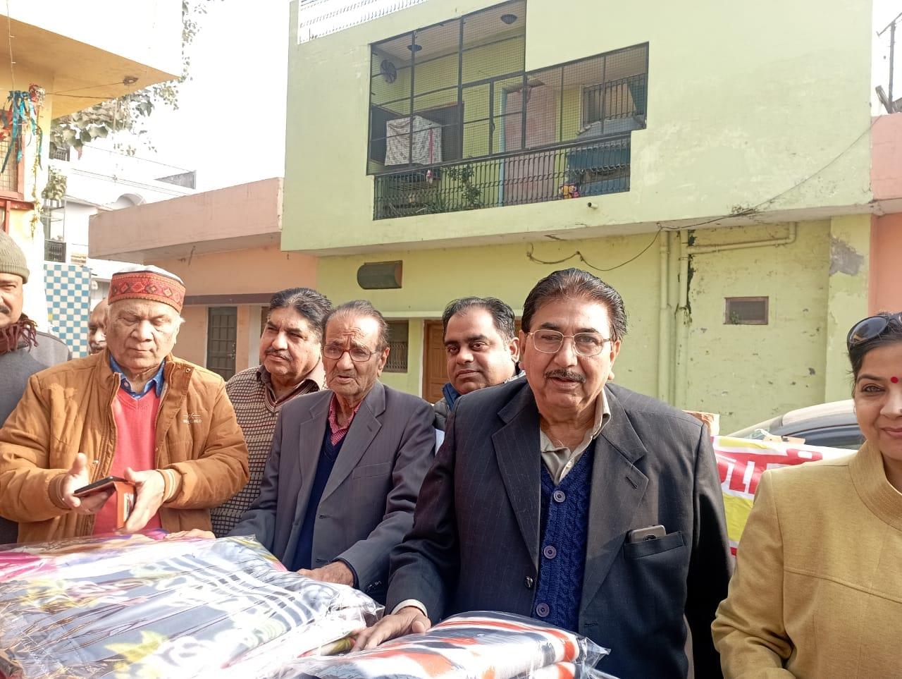 कम्बल वितरण 