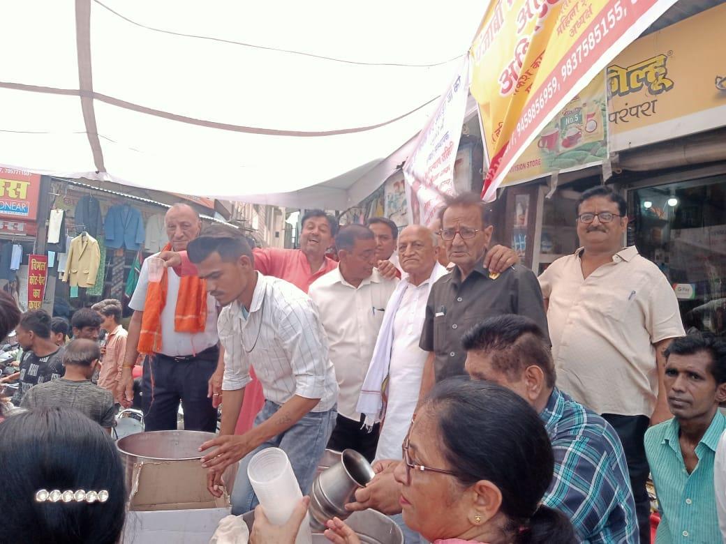 शरबत वितरण